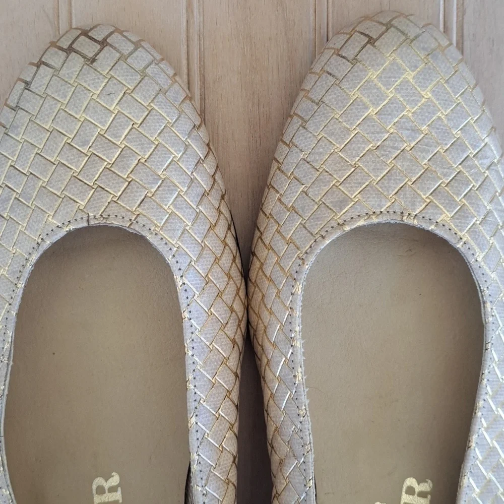 Vintage Bob Baker Gold Festive Woven Quality Round Toe Block Low Heel Pumps
